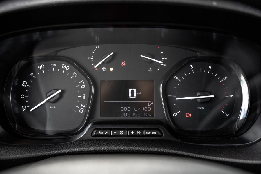Opel Vivaro 1.5 | 3-Zits | 1e Eigenaar | Camera | Inrichting | Cruise | Airco | Trekhaak