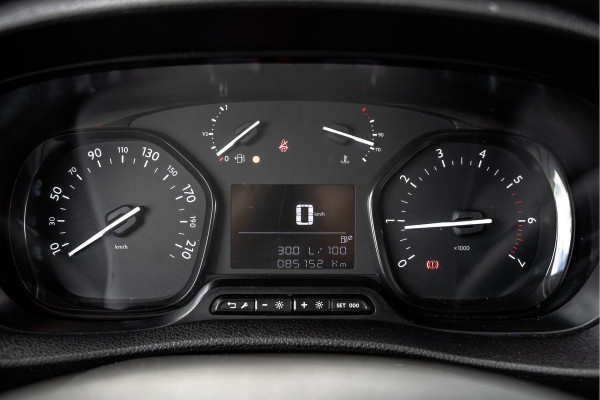 Opel Vivaro 1.5 | 3-Zits | 1e Eigenaar | Camera | Inrichting | Cruise | Airco | Trekhaak