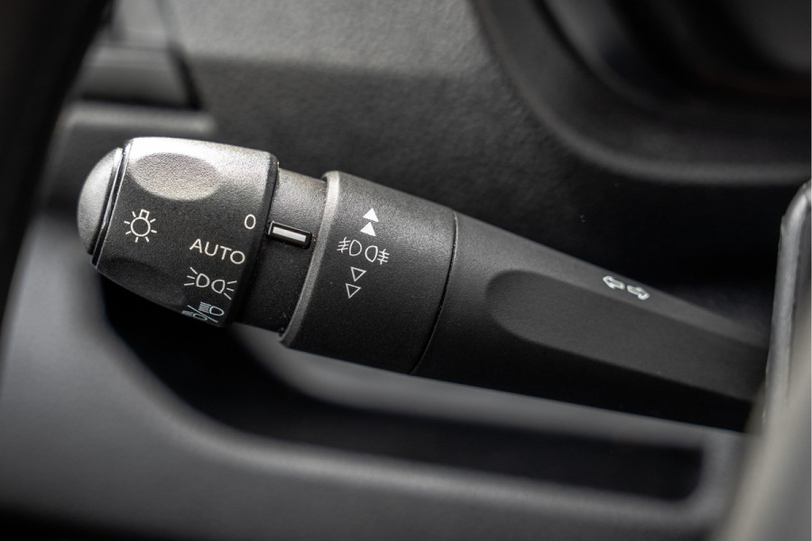 Opel Vivaro 1.5 | 3-Zits | 1e Eigenaar | Camera | Inrichting | Cruise | Airco | Trekhaak