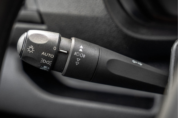 Opel Vivaro 1.5 | 3-Zits | 1e Eigenaar | Camera | Inrichting | Cruise | Airco | Trekhaak