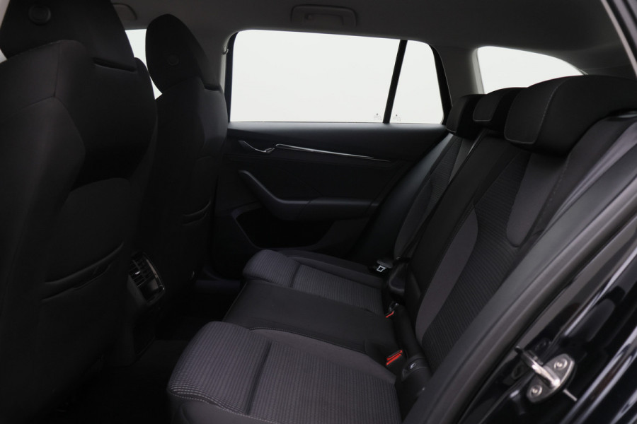 Škoda Octavia Combi 1.0 e-TSI DSG Business Edition Virtual Cockpit, Cruise, Apple Carplay, Rijstrooksensor, LED, DAB, PDC, 16''