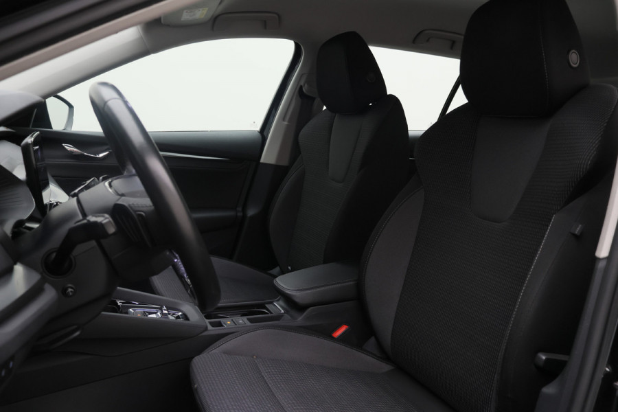 Škoda Octavia Combi 1.0 e-TSI DSG Business Edition Virtual Cockpit, Cruise, Apple Carplay, Rijstrooksensor, LED, DAB, PDC, 16''
