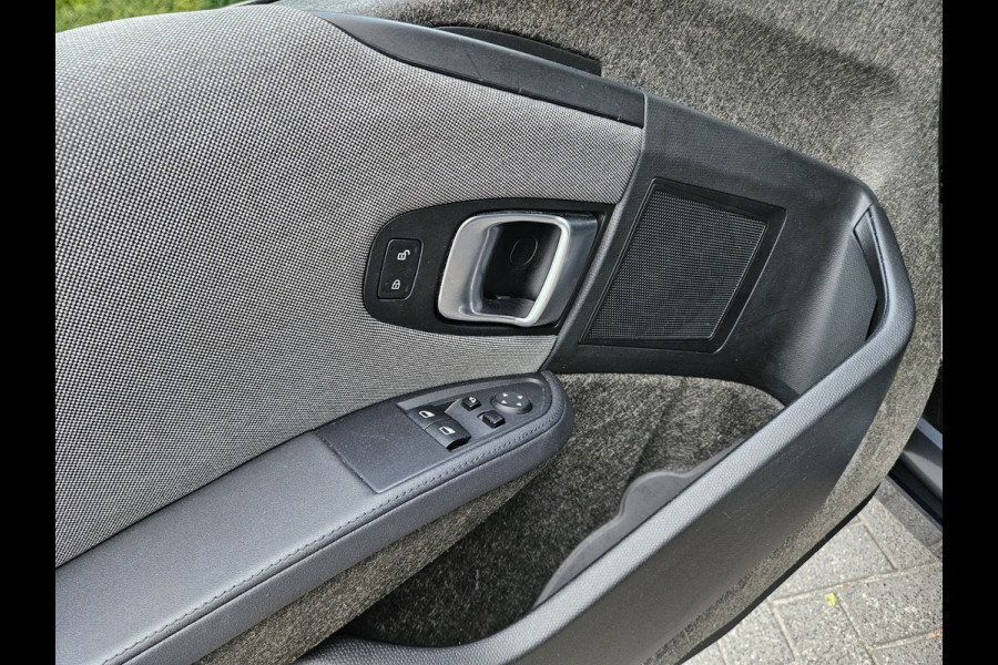 BMW i3 Basis iPerformance 94Ah 33 kWh LED! Camera! Nette Auto! NAP! Navigatie!!