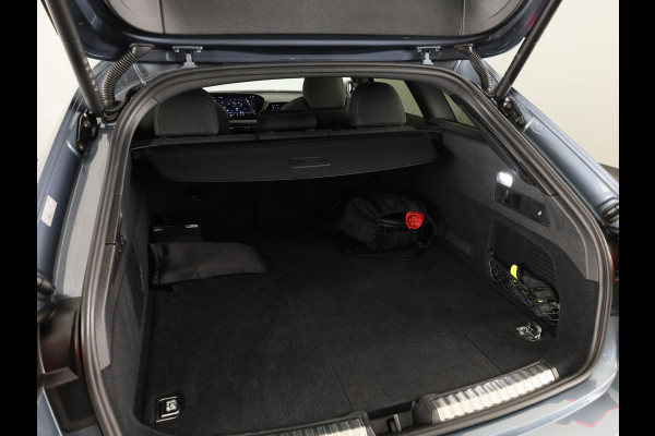 Audi A5 Avant 2.0 e-hybrid quattro S edition 299 pk S-tronic | Verlengde garantie | Navigatie | Parkeersensoren (Park assist) | Rondomzicht camera | Matrix LED koplampen | Multimedia scherm passagier | S-Line |