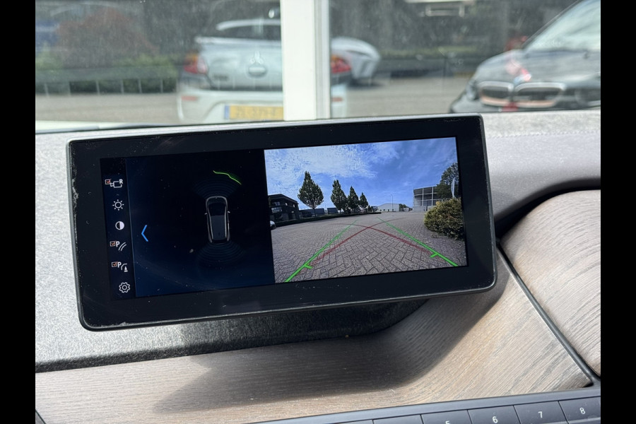 BMW i3 S 120Ah 42 kWh RoadStyle Edition | Pano, Leder, Navi, Camera, Stoelverw., Cruise | NAP | Dealeronderhouden |