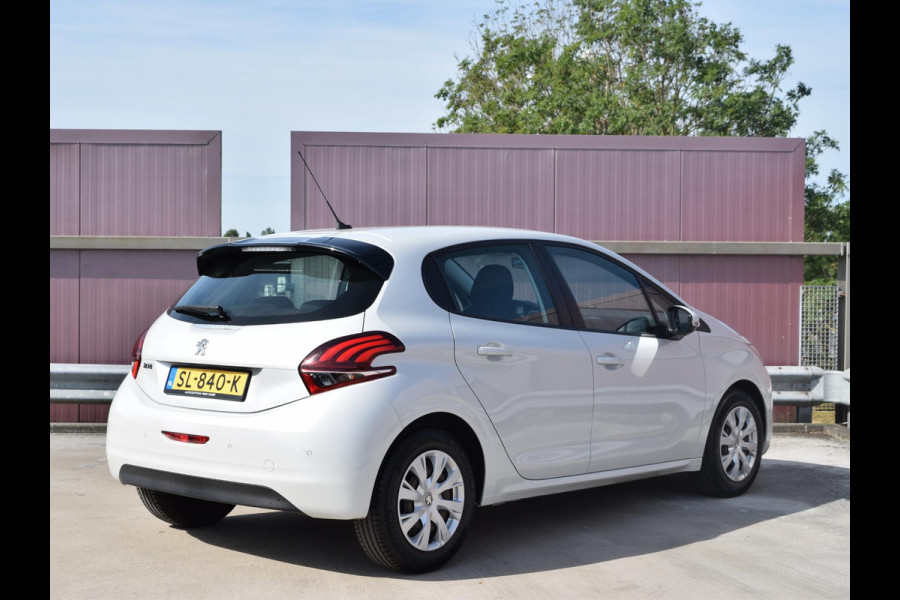 Peugeot 208 1.2 PureTech Blue Lion | AIRCO | CRUISE CONTROL | NAVIGATIE | BLUETOOTH | PARKEERSENSOREN | 80.906 KM