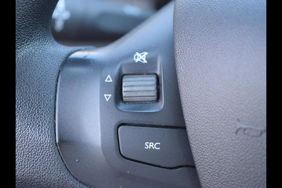 Peugeot 208 1.2 PureTech Blue Lion | AIRCO | CRUISE CONTROL | NAVIGATIE | BLUETOOTH | PARKEERSENSOREN | 80.906 KM