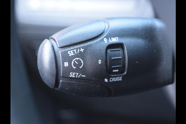 Peugeot 208 1.2 PureTech Blue Lion | AIRCO | CRUISE CONTROL | NAVIGATIE | BLUETOOTH | PARKEERSENSOREN | 80.906 KM