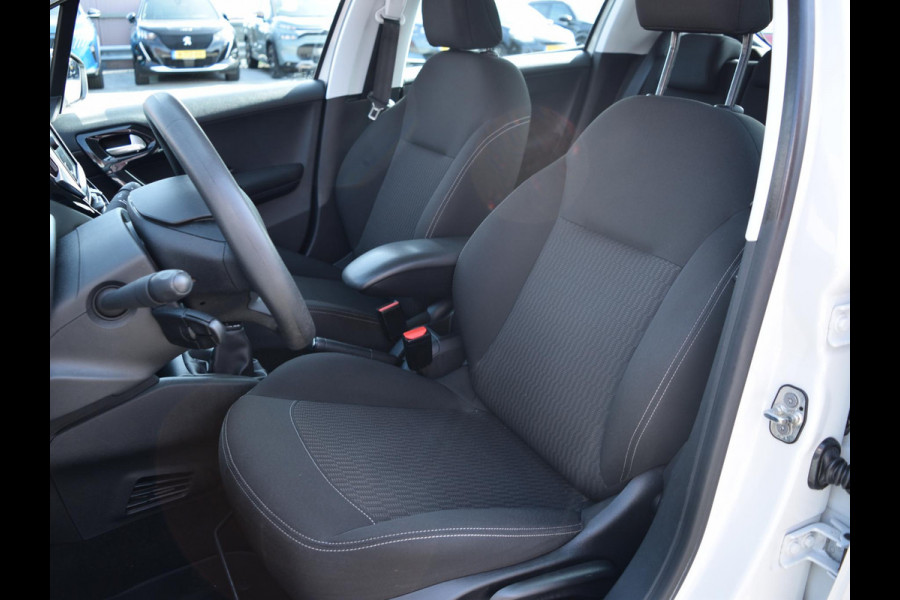 Peugeot 208 1.2 PureTech Blue Lion | AIRCO | CRUISE CONTROL | NAVIGATIE | BLUETOOTH | PARKEERSENSOREN | 80.906 KM