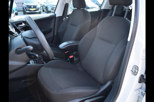 Peugeot 208 1.2 PureTech Blue Lion | AIRCO | CRUISE CONTROL | NAVIGATIE | BLUETOOTH | PARKEERSENSOREN | 80.906 KM