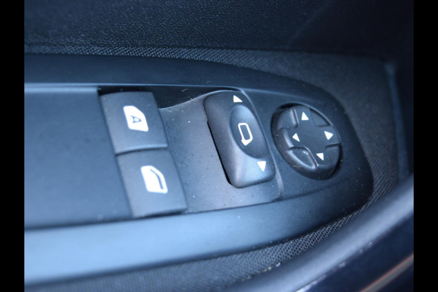 Peugeot 208 1.2 PureTech Blue Lion | AIRCO | CRUISE CONTROL | NAVIGATIE | BLUETOOTH | PARKEERSENSOREN | 80.906 KM