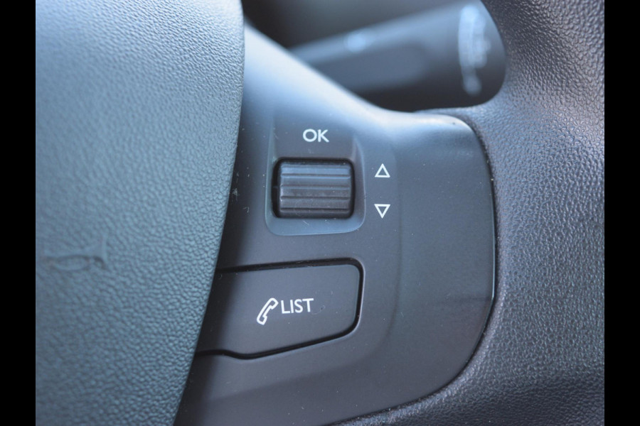 Peugeot 208 1.2 PureTech Blue Lion | AIRCO | CRUISE CONTROL | NAVIGATIE | BLUETOOTH | PARKEERSENSOREN | 80.906 KM