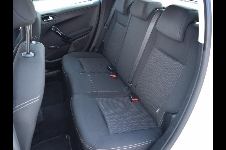 Peugeot 208 1.2 PureTech Blue Lion | AIRCO | CRUISE CONTROL | NAVIGATIE | BLUETOOTH | PARKEERSENSOREN | 80.906 KM