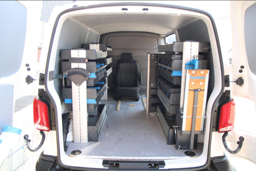 Volkswagen Transporter 2.0 TDI L2H1 Automaat 150PK / Camera / App connect / Navi