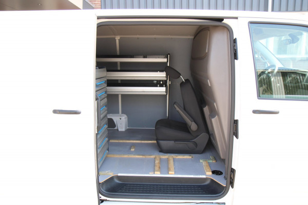 Volkswagen Transporter 2.0 TDI L2H1 Automaat 150PK / Camera / App connect / Navi