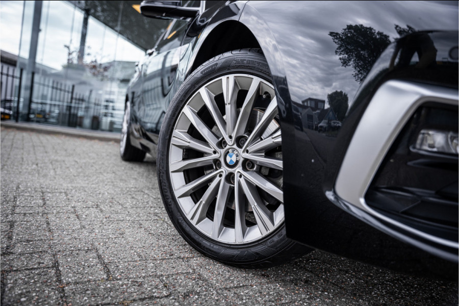BMW 1-serie 118i Business Edition Plus ** Automaat ** Leder ** Carplay ** Stoelverwarming Alarm klasse 3 ** NL auto ** NAP!!