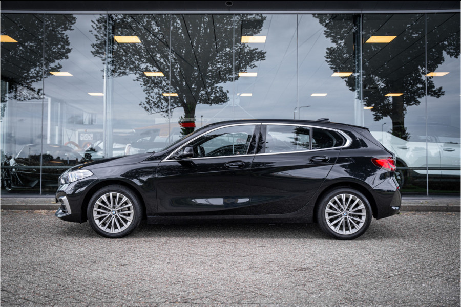 BMW 1-serie 118i Business Edition Plus ** Automaat ** Leder ** Carplay ** Stoelverwarming Alarm klasse 3 ** NL auto ** NAP!!
