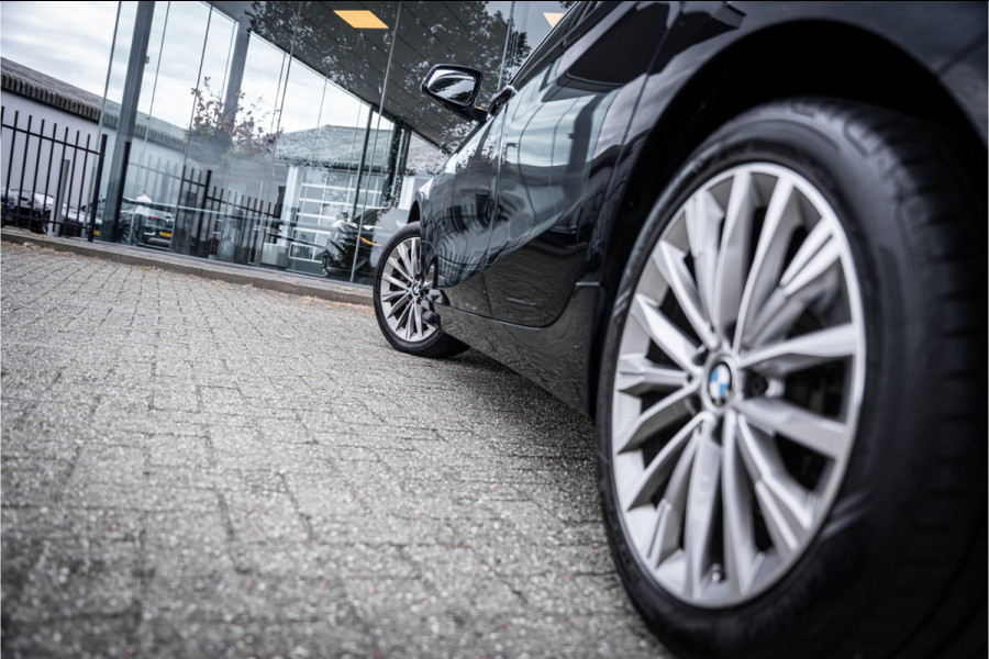 BMW 1-serie 118i Business Edition Plus ** Automaat ** Leder ** Carplay ** Stoelverwarming Alarm klasse 3 ** NL auto ** NAP!!