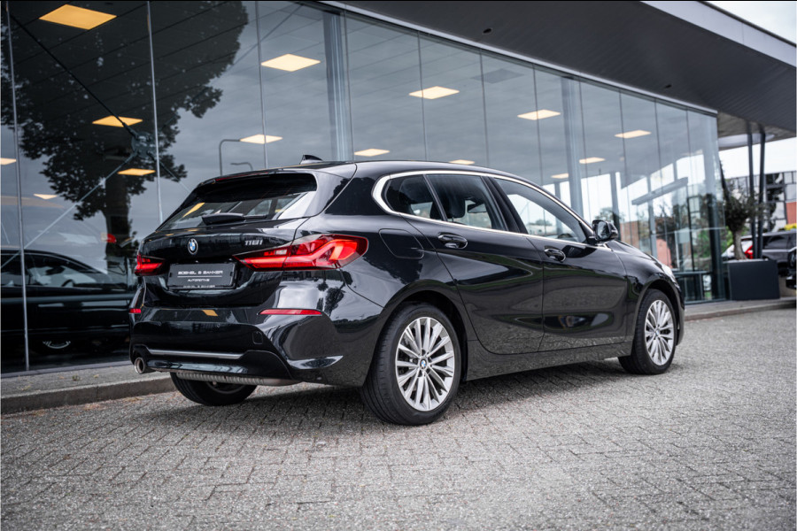 BMW 1-serie 118i Business Edition Plus ** Automaat ** Leder ** Carplay ** Stoelverwarming Alarm klasse 3 ** NL auto ** NAP!!