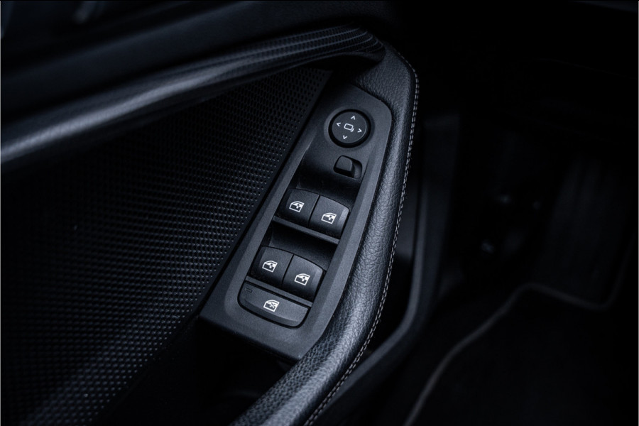 BMW 1-serie 118i Business Edition Plus ** Automaat ** Leder ** Carplay ** Stoelverwarming Alarm klasse 3 ** NL auto ** NAP!!