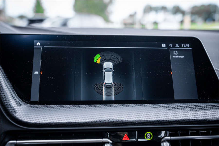 BMW 1-serie 118i Business Edition Plus ** Automaat ** Leder ** Carplay ** Stoelverwarming Alarm klasse 3 ** NL auto ** NAP!!
