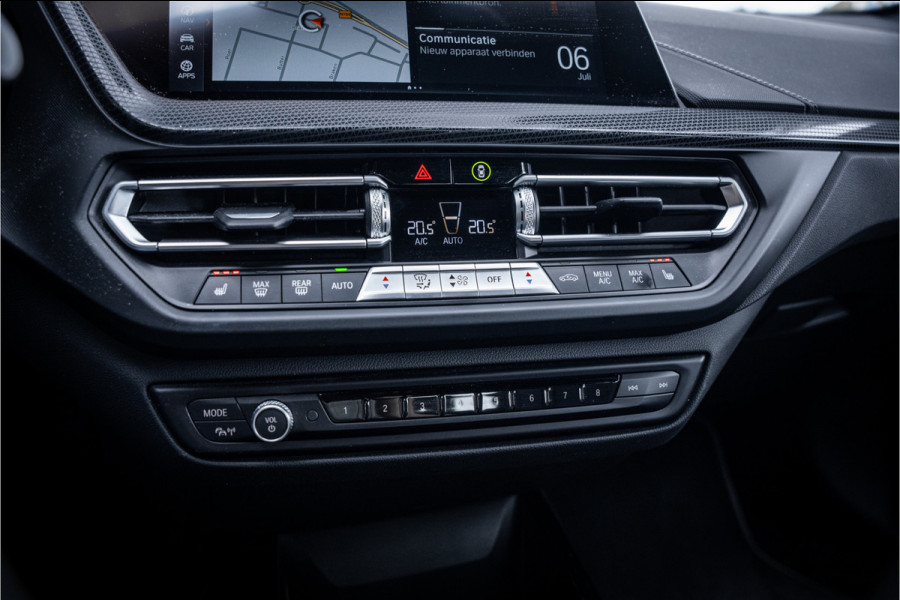 BMW 1-serie 118i Business Edition Plus ** Automaat ** Leder ** Carplay ** Stoelverwarming Alarm klasse 3 ** NL auto ** NAP!!