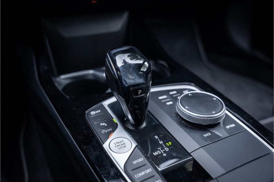 BMW 1-serie 118i Business Edition Plus ** Automaat ** Leder ** Carplay ** Stoelverwarming Alarm klasse 3 ** NL auto ** NAP!!