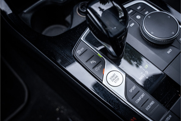 BMW 1-serie 118i Business Edition Plus ** Automaat ** Leder ** Carplay ** Stoelverwarming Alarm klasse 3 ** NL auto ** NAP!!
