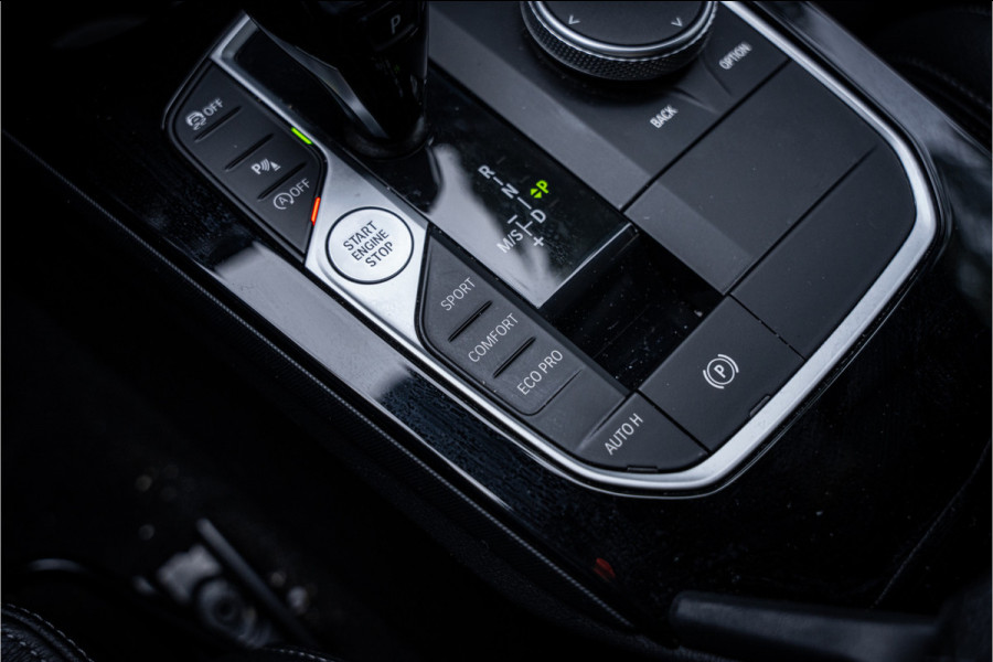BMW 1-serie 118i Business Edition Plus ** Automaat ** Leder ** Carplay ** Stoelverwarming Alarm klasse 3 ** NL auto ** NAP!!