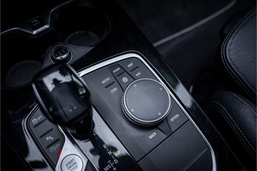BMW 1-serie 118i Business Edition Plus ** Automaat ** Leder ** Carplay ** Stoelverwarming Alarm klasse 3 ** NL auto ** NAP!!