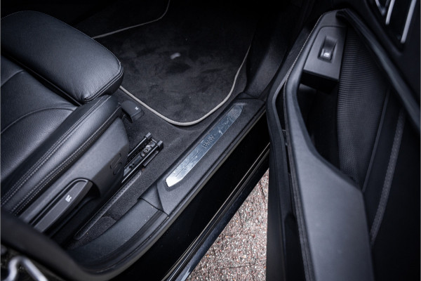 BMW 1-serie 118i Business Edition Plus ** Automaat ** Leder ** Carplay ** Stoelverwarming Alarm klasse 3 ** NL auto ** NAP!!