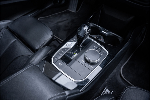 BMW 1-serie 118i Business Edition Plus ** Automaat ** Leder ** Carplay ** Stoelverwarming Alarm klasse 3 ** NL auto ** NAP!!