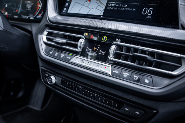 BMW 1-serie 118i Business Edition Plus ** Automaat ** Leder ** Carplay ** Stoelverwarming Alarm klasse 3 ** NL auto ** NAP!!