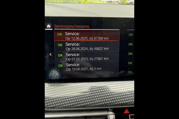 BMW 1-serie 118i Business Edition Plus ** Automaat ** Leder ** Carplay ** Stoelverwarming Alarm klasse 3 ** NL auto ** NAP!!