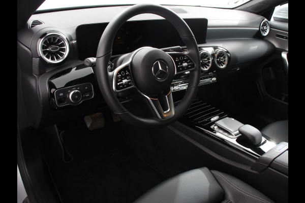 Mercedes-Benz CLA-Klasse Shooting Brake 200 Progressive Premium Climate control Parkeersensoren Achteruitrij camera verwarmde voorstoelen Navigatie Cruise control Lane assist LED