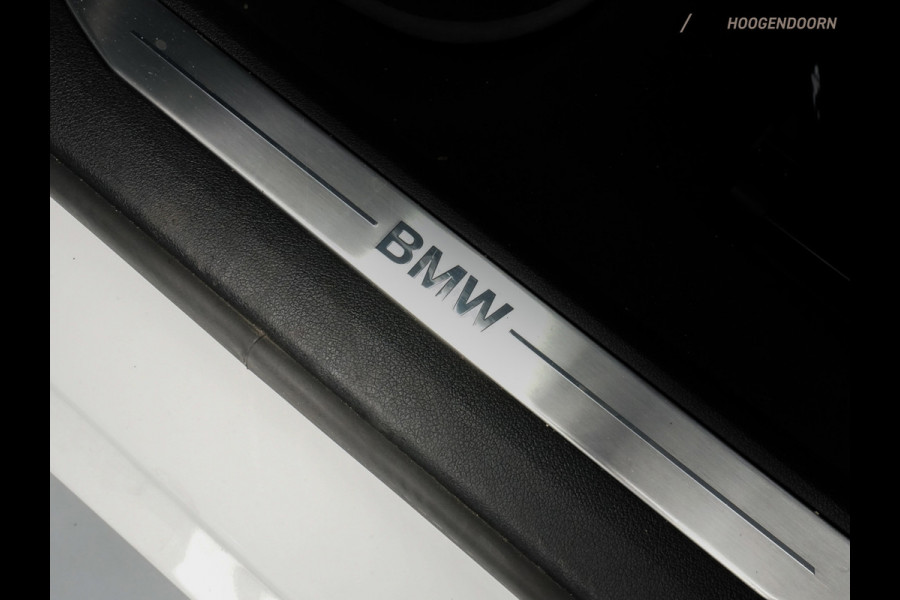 BMW 1-serie 118i Business Edition Plus Sport (DIGITAAL COCKPIT,KEYLESS,SPORTSTOELEN,LED,CLIMATE,APPLE CARPLAY,PARKEERSENSOR)