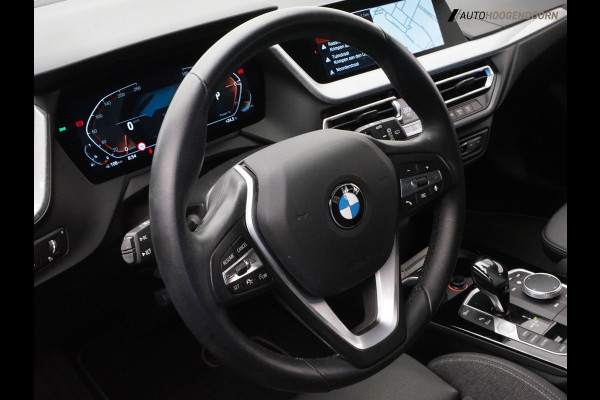 BMW 1-serie 118i Business Edition Plus Sport (DIGITAAL COCKPIT,KEYLESS,SPORTSTOELEN,LED,CLIMATE,APPLE CARPLAY,PARKEERSENSOR)