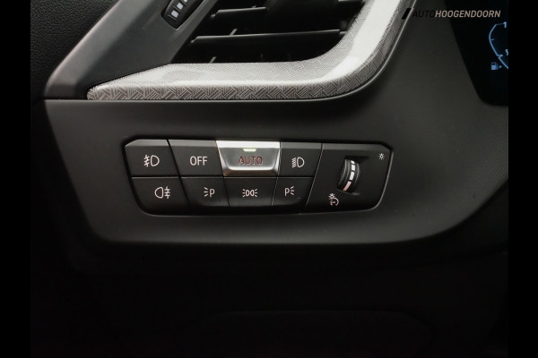 BMW 1-serie 118i Business Edition Plus Sport (DIGITAAL COCKPIT,KEYLESS,SPORTSTOELEN,LED,CLIMATE,APPLE CARPLAY,PARKEERSENSOR)