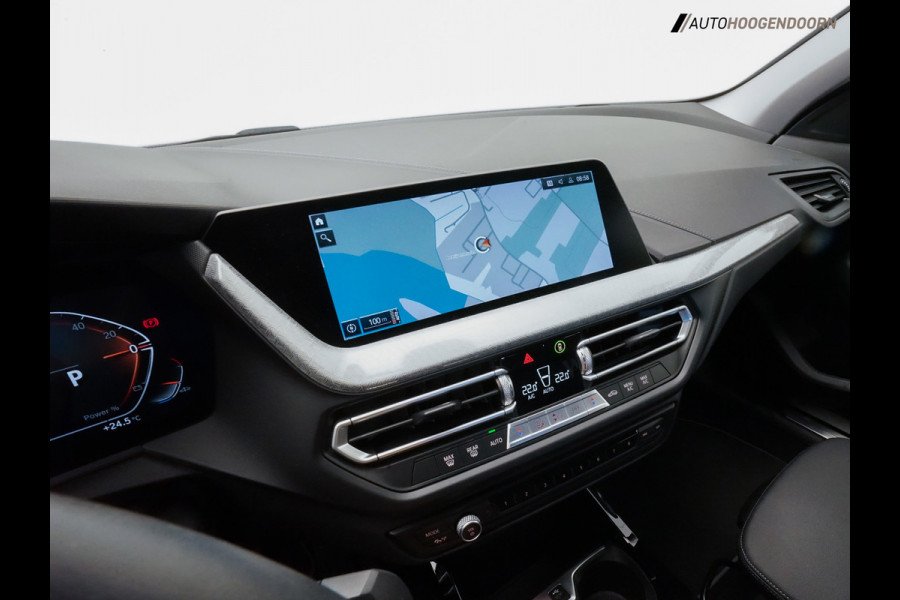 BMW 1-serie 118i Business Edition Plus Sport (DIGITAAL COCKPIT,KEYLESS,SPORTSTOELEN,LED,CLIMATE,APPLE CARPLAY,PARKEERSENSOR)