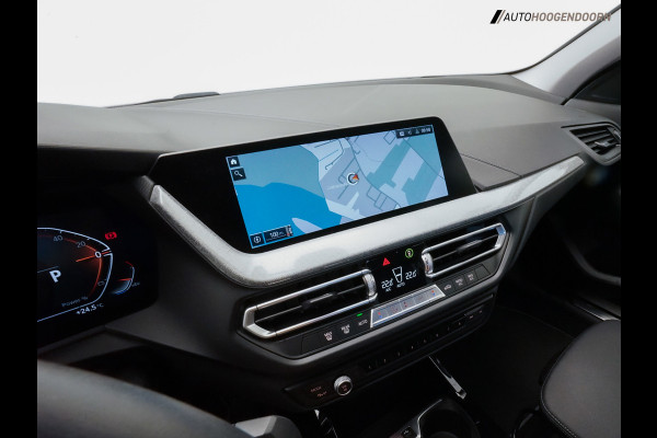 BMW 1-serie 118i Business Edition Plus Sport (DIGITAAL COCKPIT,KEYLESS,SPORTSTOELEN,LED,CLIMATE,APPLE CARPLAY,PARKEERSENSOR)