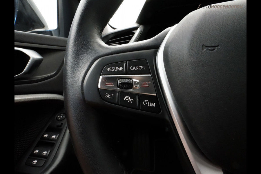 BMW 1-serie 118i Business Edition Plus Sport (DIGITAAL COCKPIT,KEYLESS,SPORTSTOELEN,LED,CLIMATE,APPLE CARPLAY,PARKEERSENSOR)