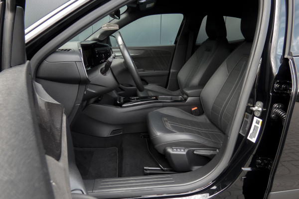 Opel Mokka Electric Ultimate 50-kWh | ACC | LEDEREN BEKLEDING | STOELVERWARMING | APPLE CARPLAY / ANDROID AUTO