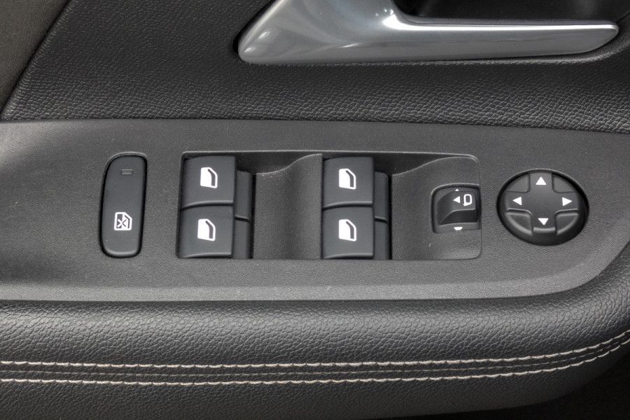 Opel Mokka Electric Ultimate 50-kWh | ACC | LEDEREN BEKLEDING | STOELVERWARMING | APPLE CARPLAY / ANDROID AUTO