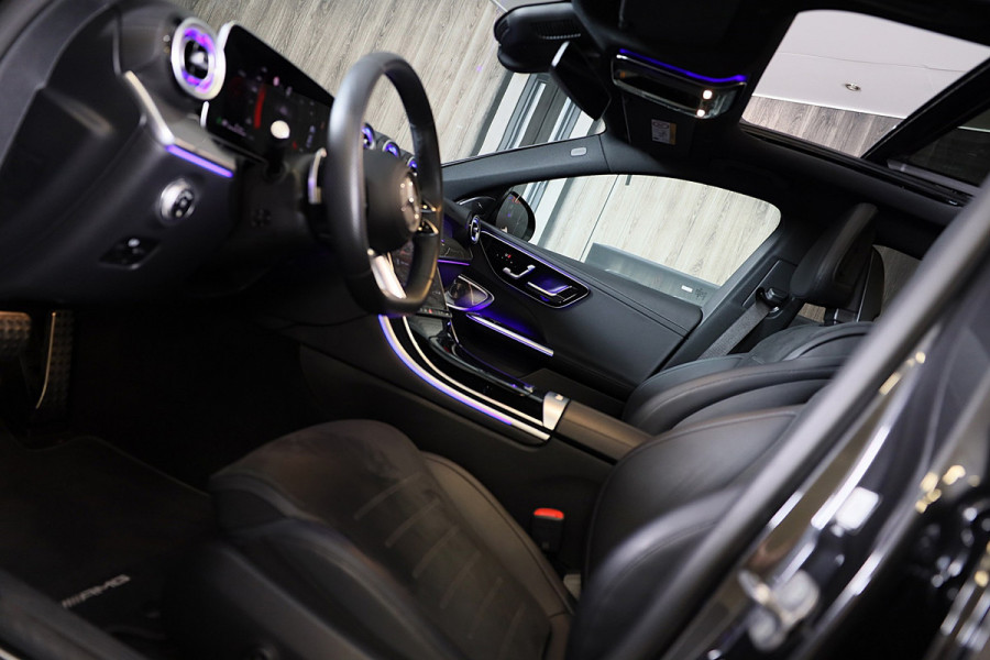 Mercedes-Benz C-Klasse 300 e AMG 63 Look / Head Up / 360 Camera / Acc / Lane Assist / BURMESTER / Elek Stoelen / Memory / Pano