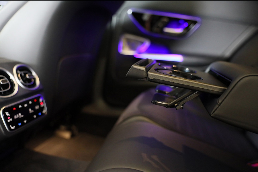 Mercedes-Benz C-Klasse 300 e AMG 63 Look / Head Up / 360 Camera / Acc / Lane Assist / BURMESTER / Elek Stoelen / Memory / Pano