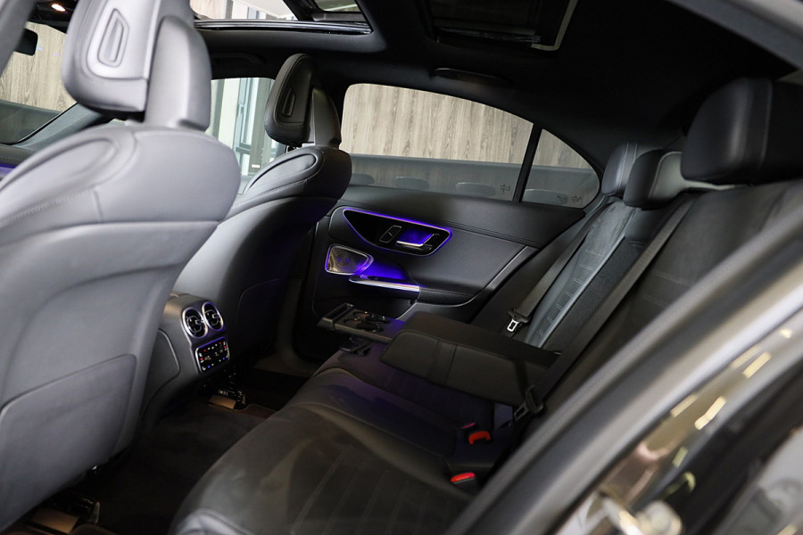 Mercedes-Benz C-Klasse 300 e AMG 63 Look / Head Up / 360 Camera / Acc / Lane Assist / BURMESTER / Elek Stoelen / Memory / Pano