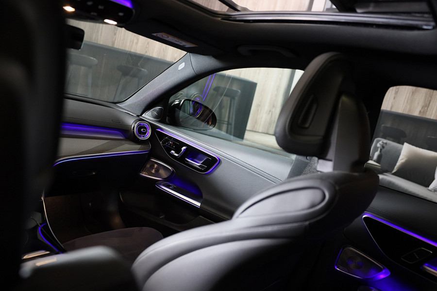 Mercedes-Benz C-Klasse 300 e AMG 63 Look / Head Up / 360 Camera / Acc / Lane Assist / BURMESTER / Elek Stoelen / Memory / Pano