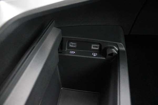 Peugeot 3008 1.2 Hybrid 145PK AUTOMAAT GT | PANORAMA SCHUIF/KANTEL DAK MET CLEAN CABIN | 360° VISION & DRIVE ASSIST PLUS PACK: ANTI DIEFSTAL ALARM MET SUPERVERGRENDELING/VISEOPARK 360° HD CAMERA'S/BUITENSPIEGELS MET KANTELFUNCTIE/DRIVE ASSIST 2.0 (SEMI AUTONOOM RIJDEN)/LANE POSITIONING ASSIST/SEMI AUTOMATED LANE CHANGE ASSIST/REAR CROSS TRAFFIC ALERT/DODEHOEK DETECTIE | ALCANTARA EXECUTIVE INTERIOR: BEKLEDING ALCANTARA/KUNSTLEDER AFGEWERKT MET STIKSELS/AGR BESTUUDERSSTOEL EN PASSAGIERSSTOEL ELEKTRISCH VERSTELBAAR MET GEHEUGENFUNCTIE OP DE BESTUUDERSSTOEL/VERWARMBARE VOORSTOELEN MET