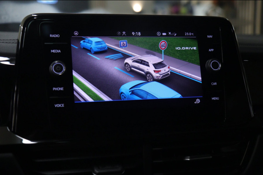 Volkswagen T-Roc 1.5 TSI R-Line 3X R-LINE/PANO/IQ/CARPLAY/CAM/KEYLES/VOL