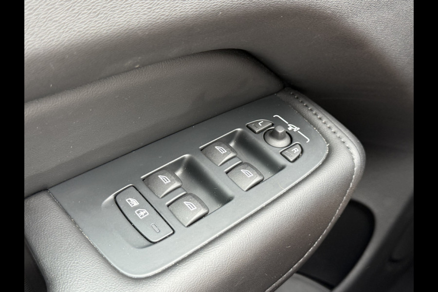 Volvo XC60 2.0 T6 Plug-in hybrid AWD Plus Dark | Trekhaak | Pano | Memory | H/K Audio | 360* Camera